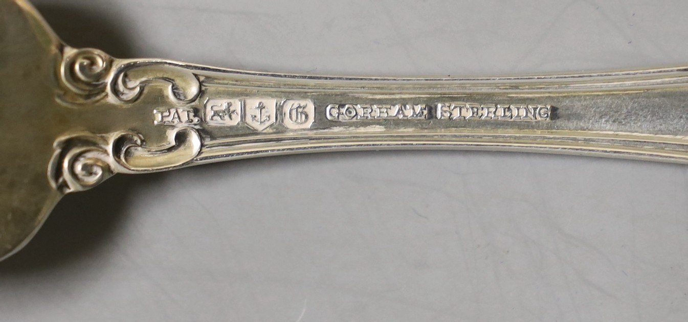 A thirty two piece part canteen of Gorham sterling flatware, comprising eight teaspoons, eight table forks, eight dessert forks and eight cake forks